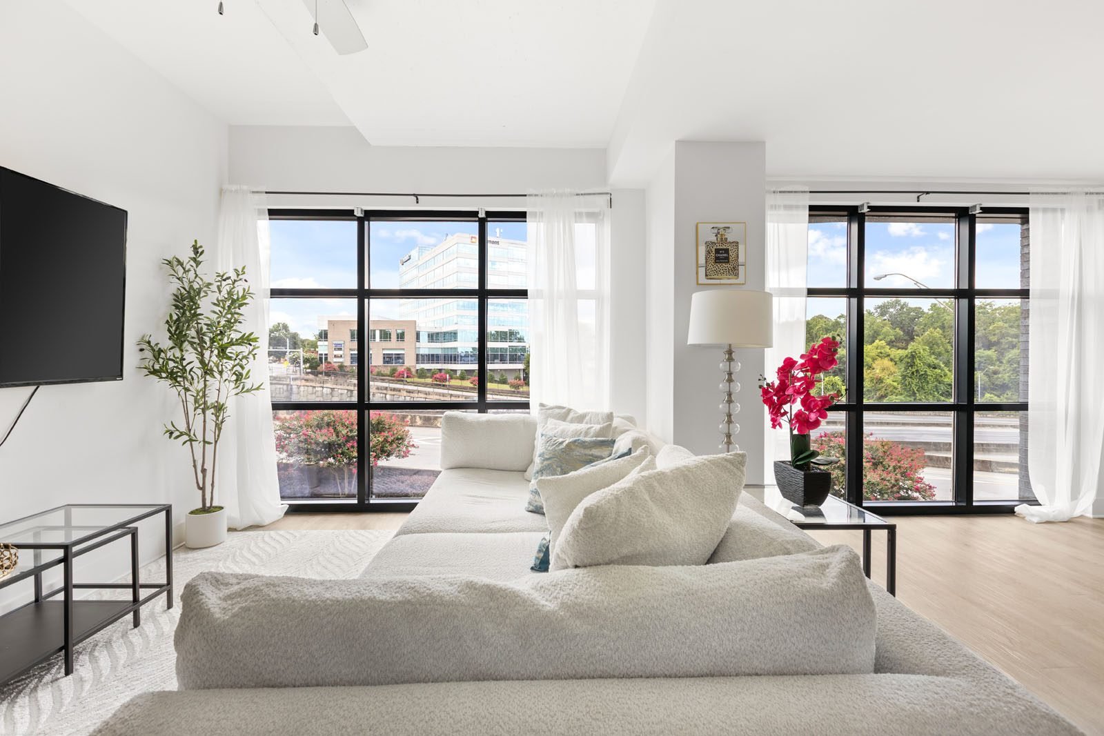 Airbnb in Atlanta, Georgia real estate photography of living area